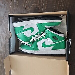 Jordan 1 mid gs Lucky Green
